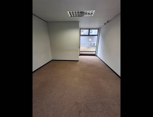 100M² OFFICE TO LET IN VINCENT